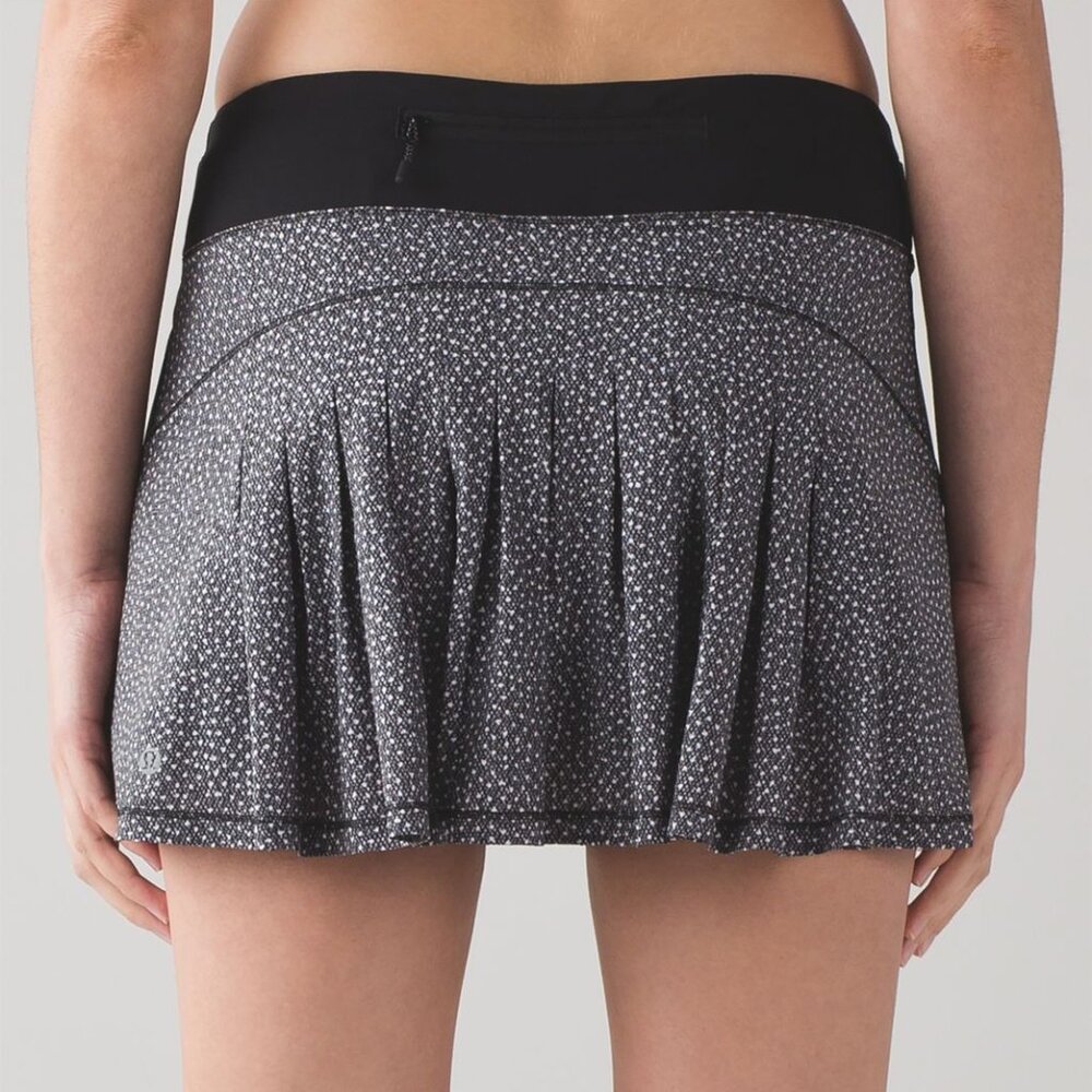 Lululemon skirt  Circuit Breaker tennis Skort Frozen Fizz White / Black sz 8 EUC